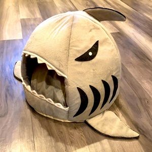 Shark Cat/dog bed